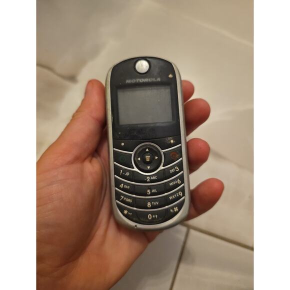 Motorola C139 Silver Black TracFone Prepaid Wireless Device - Picture 16 of 16